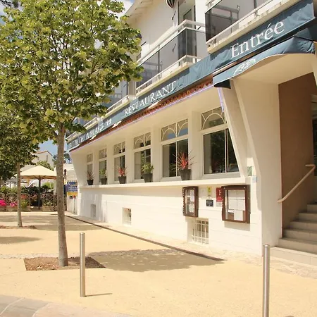 De La Plage 3*