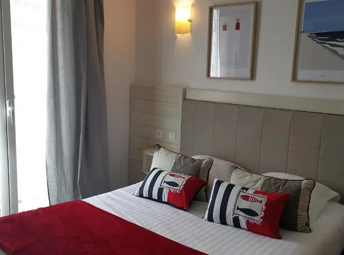 De La Hotel 3*